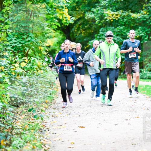 12.10.2025 - Bramfelder Halbmarathon 2025 Dr. Thomas Lammeyer http://msf.ph/oto/9358046 12.10.2025 11:03:00 Laufen 2189, 2743, 2727 meine-sportfotos.de