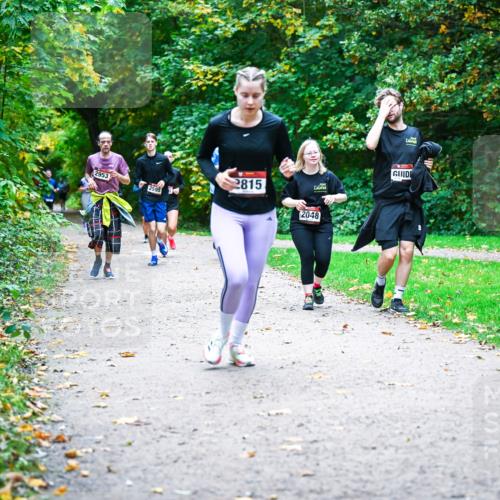 12.10.2025 - Bramfelder Halbmarathon 2025 Dr. Thomas Lammeyer http://msf.ph/oto/9358081 12.10.2025 11:03:07 Laufen 2953, 2595, 2815, 2048 meine-sportfotos.de