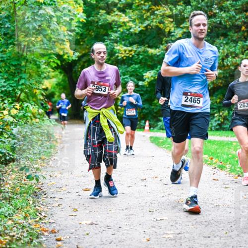 12.10.2025 - Bramfelder Halbmarathon 2025 Dr. Thomas Lammeyer http://msf.ph/oto/9358101 12.10.2025 11:03:11 Laufen 2953, 2452, 2465, 2636, 2048 meine-sportfotos.de