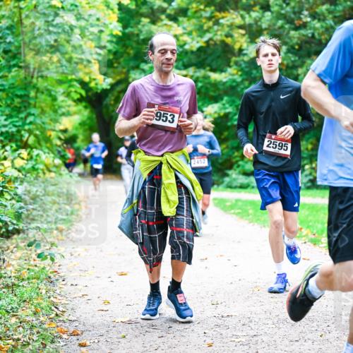 12.10.2025 - Bramfelder Halbmarathon 2025 Dr. Thomas Lammeyer http://msf.ph/oto/9358106 12.10.2025 11:03:12 Laufen 953, 2452, 2595, 2465 meine-sportfotos.de