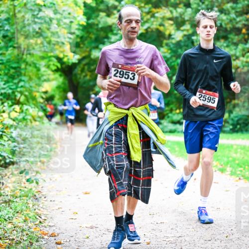 12.10.2025 - Bramfelder Halbmarathon 2025 Dr. Thomas Lammeyer http://msf.ph/oto/9358109 12.10.2025 11:03:13 Laufen 2953, 853, 2595 meine-sportfotos.de