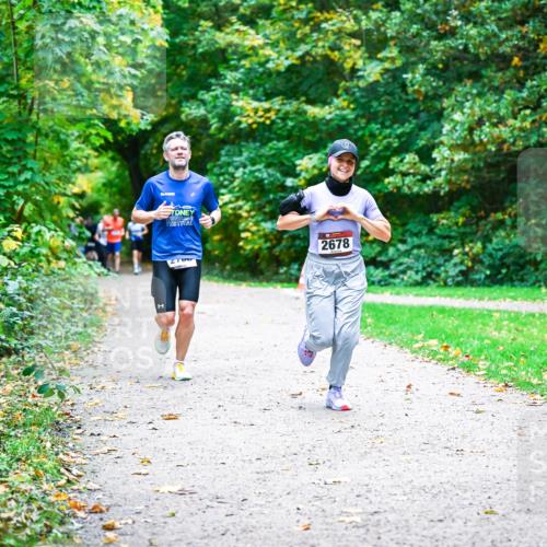 12.10.2025 - Bramfelder Halbmarathon 2025 Dr. Thomas Lammeyer http://msf.ph/oto/9358134 12.10.2025 11:03:18 Laufen 2700, 2678 meine-sportfotos.de