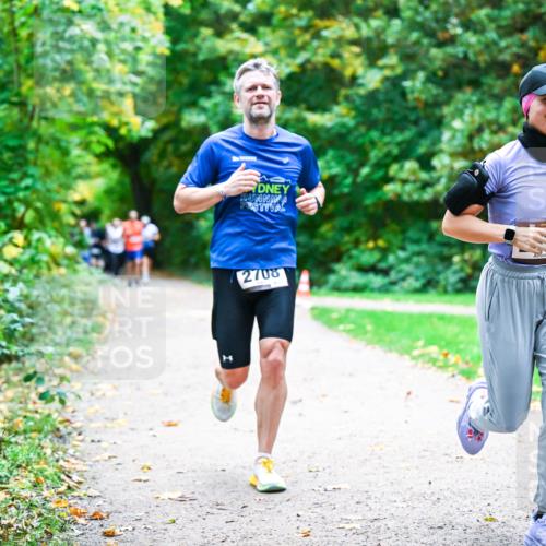 12.10.2025 - Bramfelder Halbmarathon 2025 Dr. Thomas Lammeyer http://msf.ph/oto/9358143 12.10.2025 11:03:19 Laufen 2708, 8 meine-sportfotos.de