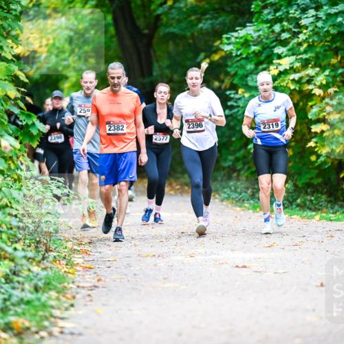 12.10.2025 - Bramfelder Halbmarathon 2025 Dr. Thomas Lammeyer http://msf.ph/oto/9358151 12.10.2025 11:03:24 Laufen 2398, 259, 2382, 2396, 2319, 2577 meine-sportfotos.de