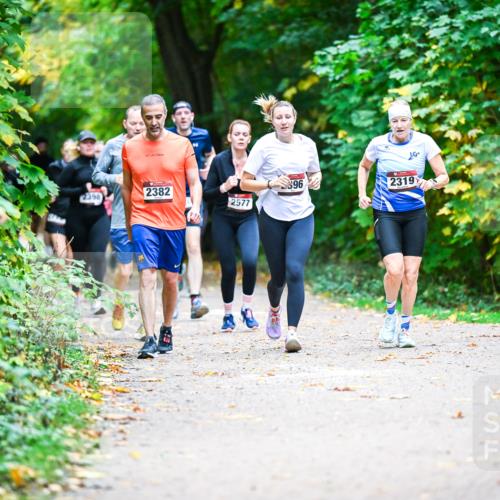 12.10.2025 - Bramfelder Halbmarathon 2025 Dr. Thomas Lammeyer http://msf.ph/oto/9358154 12.10.2025 11:03:24 Laufen 20, 2398, 2382, 2577, 396, 2319 meine-sportfotos.de