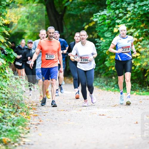 12.10.2025 - Bramfelder Halbmarathon 2025 Dr. Thomas Lammeyer http://msf.ph/oto/9358156 12.10.2025 11:03:24 Laufen 2779, 2382, 2319, 23964 meine-sportfotos.de