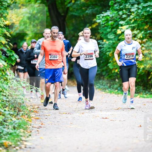 12.10.2025 - Bramfelder Halbmarathon 2025 Dr. Thomas Lammeyer http://msf.ph/oto/9358157 12.10.2025 11:03:25 Laufen 2382, 2396, 2398, 2319 meine-sportfotos.de