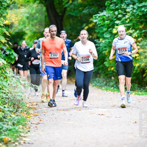 12.10.2025 - Bramfelder Halbmarathon 2025 Dr. Thomas Lammeyer http://msf.ph/oto/9358159 12.10.2025 11:03:25 Laufen 2398, 2382, 2319, 2396 meine-sportfotos.de