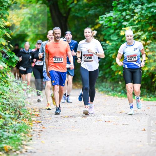 12.10.2025 - Bramfelder Halbmarathon 2025 Dr. Thomas Lammeyer http://msf.ph/oto/9358160 12.10.2025 11:03:25 Laufen 0, 2398, 2382, 2396, 2319 meine-sportfotos.de