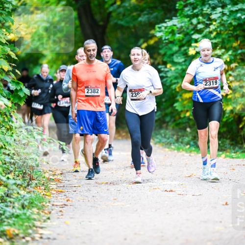 12.10.2025 - Bramfelder Halbmarathon 2025 Dr. Thomas Lammeyer http://msf.ph/oto/9358161 12.10.2025 11:03:25 Laufen 2396, 2382, 2319, 230 meine-sportfotos.de