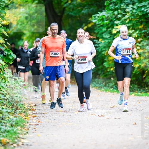 12.10.2025 - Bramfelder Halbmarathon 2025 Dr. Thomas Lammeyer http://msf.ph/oto/9358162 12.10.2025 11:03:25 Laufen 2382, 2396, 2319 meine-sportfotos.de