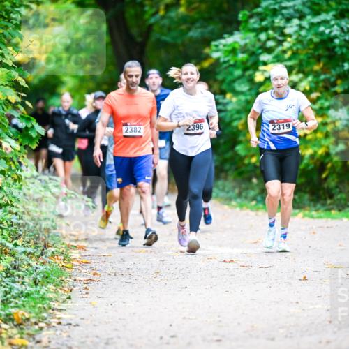 12.10.2025 - Bramfelder Halbmarathon 2025 Dr. Thomas Lammeyer http://msf.ph/oto/9358163 12.10.2025 11:03:25 Laufen 2382, 2396, 2319 meine-sportfotos.de