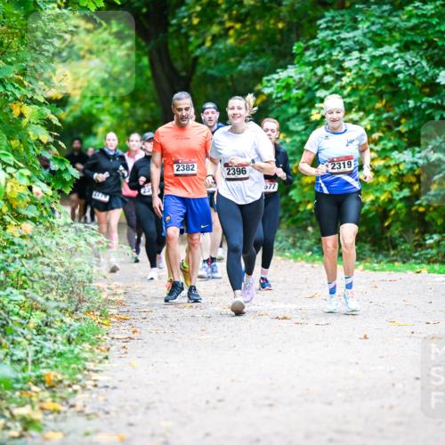 12.10.2025 - Bramfelder Halbmarathon 2025 Dr. Thomas Lammeyer http://msf.ph/oto/9358166 12.10.2025 11:03:26 Laufen 2775, 16, 2382, 2396, 2319, 577 meine-sportfotos.de