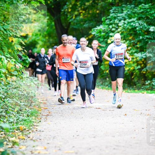 12.10.2025 - Bramfelder Halbmarathon 2025 Dr. Thomas Lammeyer http://msf.ph/oto/9358167 12.10.2025 11:03:26 Laufen 2382, 2396, 2319 meine-sportfotos.de