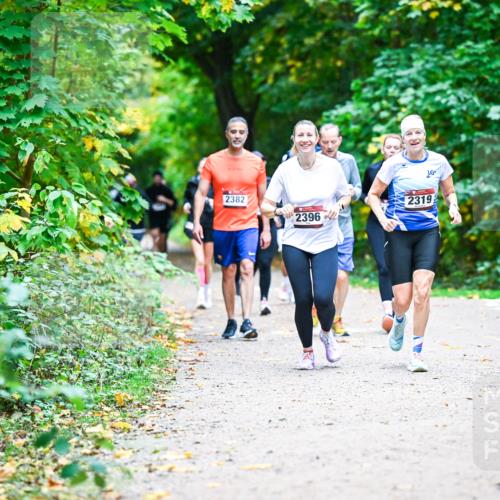 12.10.2025 - Bramfelder Halbmarathon 2025 Dr. Thomas Lammeyer http://msf.ph/oto/9358173 12.10.2025 11:03:28 Laufen 2382, 2319, 2396 meine-sportfotos.de