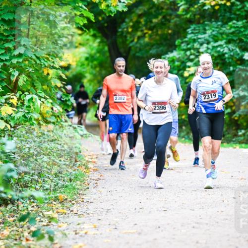 12.10.2025 - Bramfelder Halbmarathon 2025 Dr. Thomas Lammeyer http://msf.ph/oto/9358174 12.10.2025 11:03:28 Laufen 2382, 2319, 2396 meine-sportfotos.de