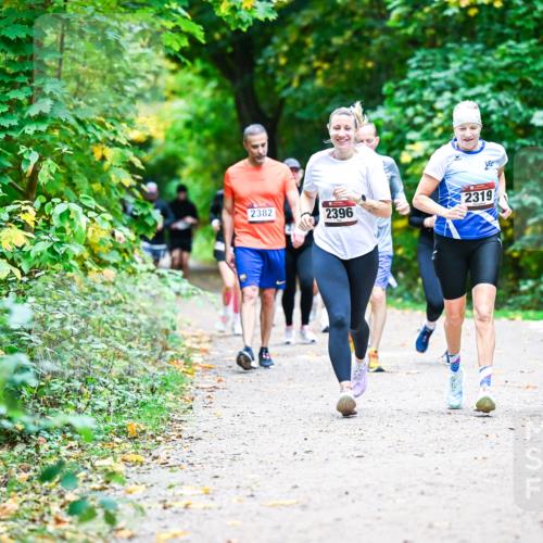 12.10.2025 - Bramfelder Halbmarathon 2025 Dr. Thomas Lammeyer http://msf.ph/oto/9358176 12.10.2025 11:03:28 Laufen 2382, 2396, 2319 meine-sportfotos.de