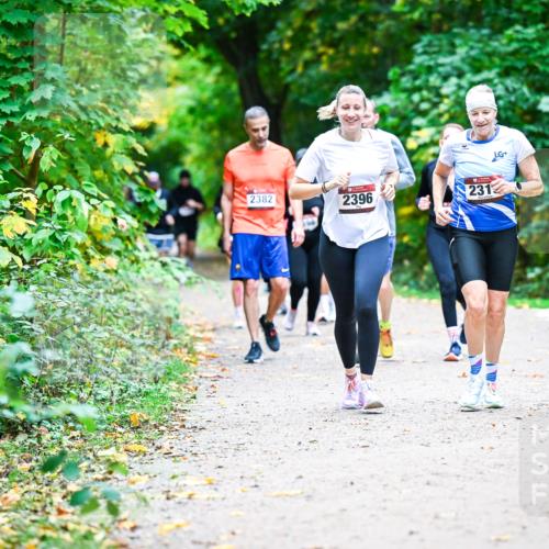 12.10.2025 - Bramfelder Halbmarathon 2025 Dr. Thomas Lammeyer http://msf.ph/oto/9358178 12.10.2025 11:03:28 Laufen 2382, 2396, 2313 meine-sportfotos.de
