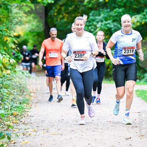 12.10.2025 - Bramfelder Halbmarathon 2025 Dr. Thomas Lammeyer http://msf.ph/oto/9358187 12.10.2025 11:03:30 Laufen 2383, 2399, 2319, 2577 meine-sportfotos.de
