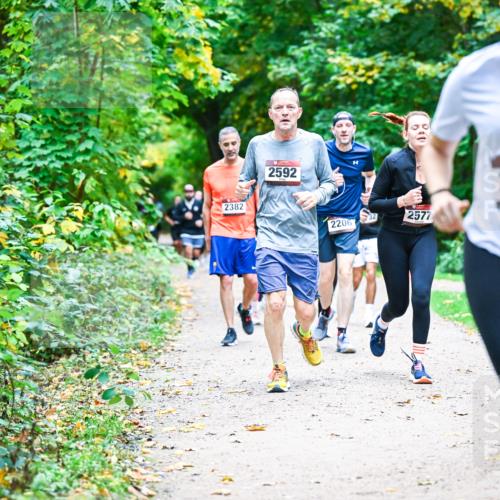 12.10.2025 - Bramfelder Halbmarathon 2025 Dr. Thomas Lammeyer http://msf.ph/oto/9358197 12.10.2025 11:03:33 Laufen 2382, 2592, 2206, 2577, 2396 meine-sportfotos.de