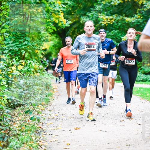 12.10.2025 - Bramfelder Halbmarathon 2025 Dr. Thomas Lammeyer http://msf.ph/oto/9358199 12.10.2025 11:03:33 Laufen 2382, 2592, 2206, 2577, 23, 732 meine-sportfotos.de