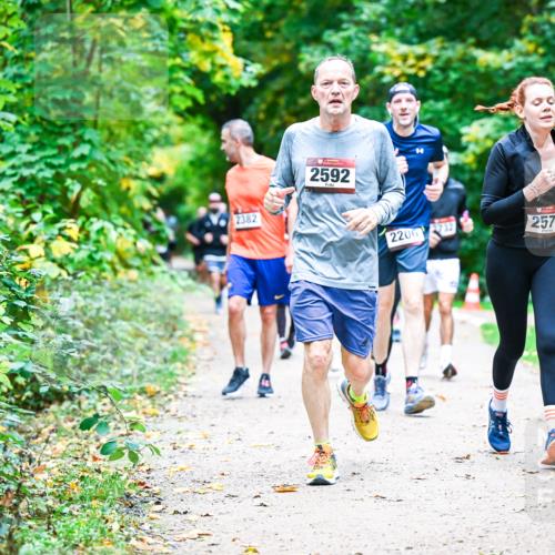 12.10.2025 - Bramfelder Halbmarathon 2025 Dr. Thomas Lammeyer http://msf.ph/oto/9358202 12.10.2025 11:03:33 Laufen 2382, 2592, 2206, 2577 meine-sportfotos.de