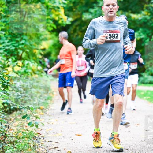 12.10.2025 - Bramfelder Halbmarathon 2025 Dr. Thomas Lammeyer http://msf.ph/oto/9358207 12.10.2025 11:03:34 Laufen 2592, 6, 739, 2577 meine-sportfotos.de