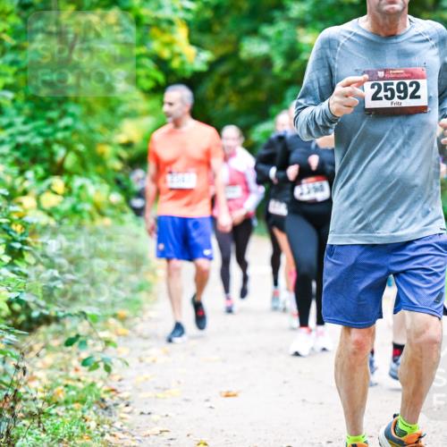 12.10.2025 - Bramfelder Halbmarathon 2025 Dr. Thomas Lammeyer http://msf.ph/oto/9358208 12.10.2025 11:03:35 Laufen 2390, 34, 2592 meine-sportfotos.de