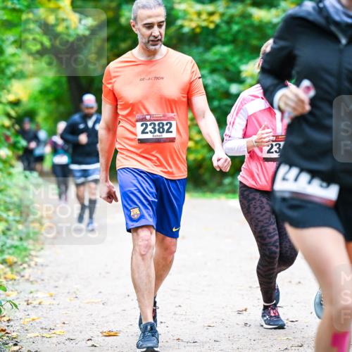 12.10.2025 - Bramfelder Halbmarathon 2025 Dr. Thomas Lammeyer http://msf.ph/oto/9358215 12.10.2025 11:03:38 Laufen 34, 2382, 23 meine-sportfotos.de