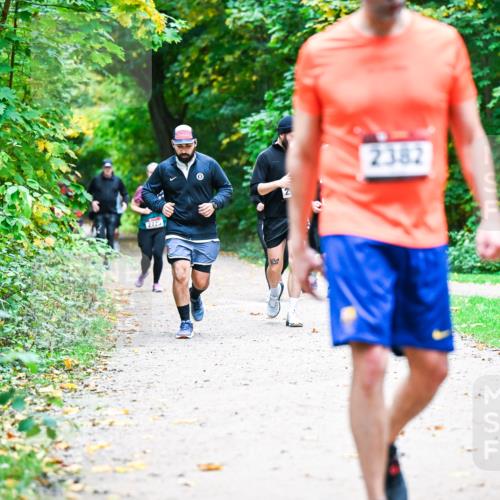 12.10.2025 - Bramfelder Halbmarathon 2025 Dr. Thomas Lammeyer http://msf.ph/oto/9358218 12.10.2025 11:03:39 Laufen 2725, 21, 2382 meine-sportfotos.de