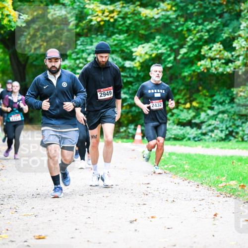 12.10.2025 - Bramfelder Halbmarathon 2025 Dr. Thomas Lammeyer http://msf.ph/oto/9358223 12.10.2025 11:03:41 Laufen 2725, 2949, 2432 meine-sportfotos.de