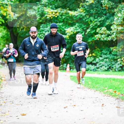 12.10.2025 - Bramfelder Halbmarathon 2025 Dr. Thomas Lammeyer http://msf.ph/oto/9358226 12.10.2025 11:03:41 Laufen 2735, 2949, 2432, 2 meine-sportfotos.de