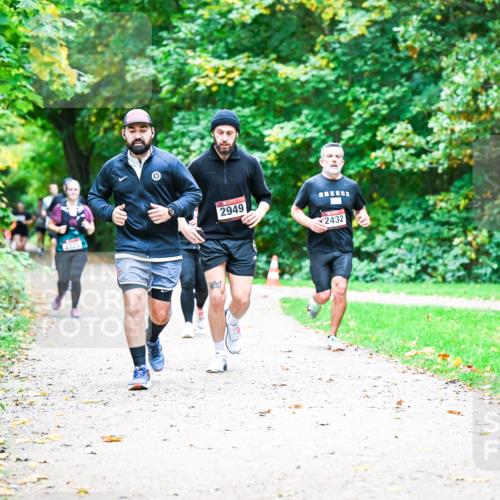 12.10.2025 - Bramfelder Halbmarathon 2025 Dr. Thomas Lammeyer http://msf.ph/oto/9358228 12.10.2025 11:03:42 Laufen 2725, 2949, 2432 meine-sportfotos.de