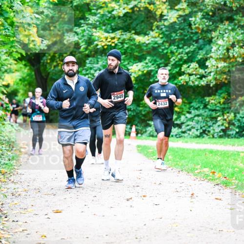 12.10.2025 - Bramfelder Halbmarathon 2025 Dr. Thomas Lammeyer http://msf.ph/oto/9358229 12.10.2025 11:03:42 Laufen 2725, 2949, 2432 meine-sportfotos.de