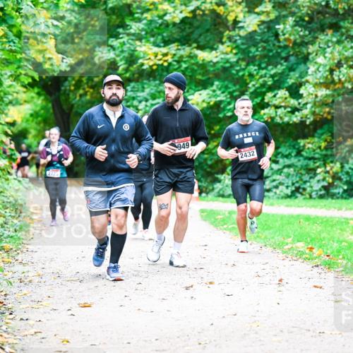 12.10.2025 - Bramfelder Halbmarathon 2025 Dr. Thomas Lammeyer http://msf.ph/oto/9358231 12.10.2025 11:03:42 Laufen 2725, 949, 2432 meine-sportfotos.de