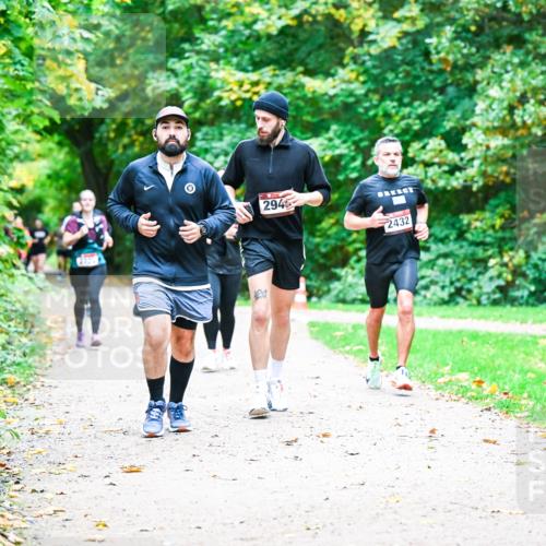 12.10.2025 - Bramfelder Halbmarathon 2025 Dr. Thomas Lammeyer http://msf.ph/oto/9358232 12.10.2025 11:03:42 Laufen 294, 2432 meine-sportfotos.de