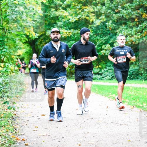 12.10.2025 - Bramfelder Halbmarathon 2025 Dr. Thomas Lammeyer http://msf.ph/oto/9358240 12.10.2025 11:03:43 Laufen 294, 2432 meine-sportfotos.de