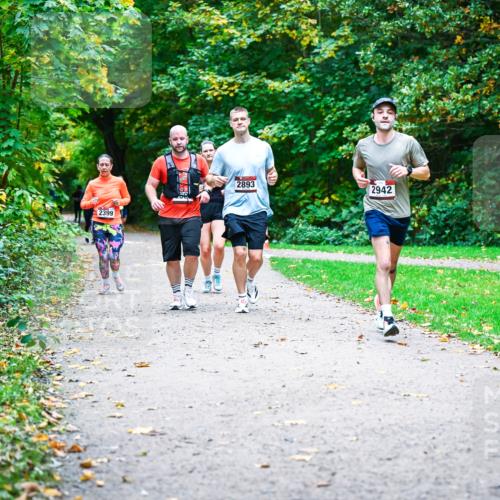 12.10.2025 - Bramfelder Halbmarathon 2025 Dr. Thomas Lammeyer http://msf.ph/oto/9358276 12.10.2025 11:03:54 Laufen 2399, 2893, 2942 meine-sportfotos.de