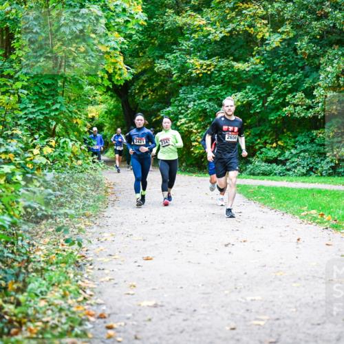 12.10.2025 - Bramfelder Halbmarathon 2025 Dr. Thomas Lammeyer http://msf.ph/oto/9358313 12.10.2025 11:04:01 Laufen 2421, 2342, 2656 meine-sportfotos.de