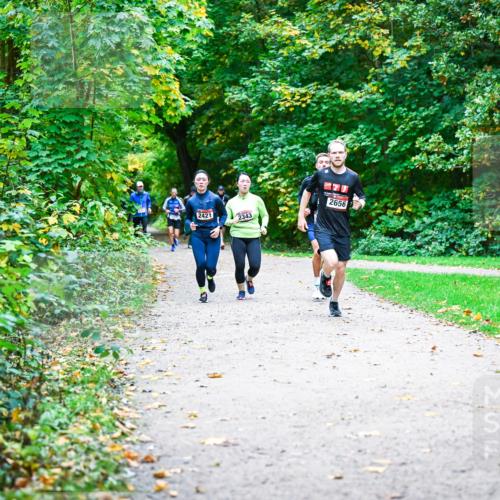 12.10.2025 - Bramfelder Halbmarathon 2025 Dr. Thomas Lammeyer http://msf.ph/oto/9358314 12.10.2025 11:04:01 Laufen 2656, 2421, 2343 meine-sportfotos.de