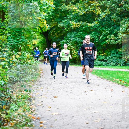 12.10.2025 - Bramfelder Halbmarathon 2025 Dr. Thomas Lammeyer http://msf.ph/oto/9358316 12.10.2025 11:04:02 Laufen 2421, 2343, 2656 meine-sportfotos.de