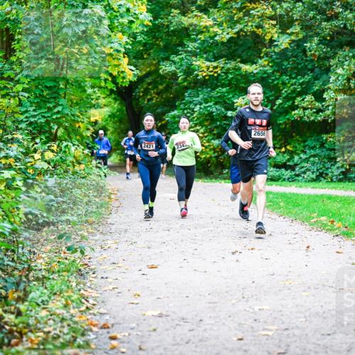 12.10.2025 - Bramfelder Halbmarathon 2025 Dr. Thomas Lammeyer http://msf.ph/oto/9358318 12.10.2025 11:04:02 Laufen 2421, 2656, 2343 meine-sportfotos.de