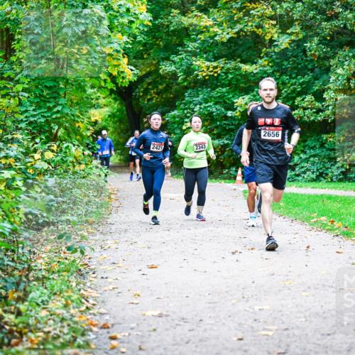 12.10.2025 - Bramfelder Halbmarathon 2025 Dr. Thomas Lammeyer http://msf.ph/oto/9358319 12.10.2025 11:04:02 Laufen 2421, 2343, 2656 meine-sportfotos.de