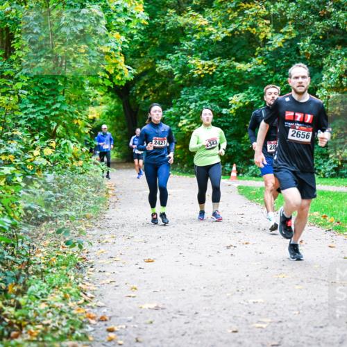 12.10.2025 - Bramfelder Halbmarathon 2025 Dr. Thomas Lammeyer http://msf.ph/oto/9358323 12.10.2025 11:04:03 Laufen 2421, 2343, 28, 2656 meine-sportfotos.de