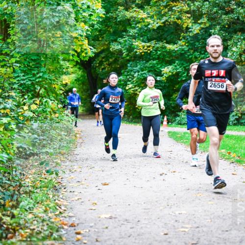12.10.2025 - Bramfelder Halbmarathon 2025 Dr. Thomas Lammeyer http://msf.ph/oto/9358324 12.10.2025 11:04:03 Laufen 2421, 2343, 28, 2656 meine-sportfotos.de