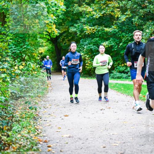 12.10.2025 - Bramfelder Halbmarathon 2025 Dr. Thomas Lammeyer http://msf.ph/oto/9358328 12.10.2025 11:04:03 Laufen 2421, 2343, 21, 7, 2656 meine-sportfotos.de