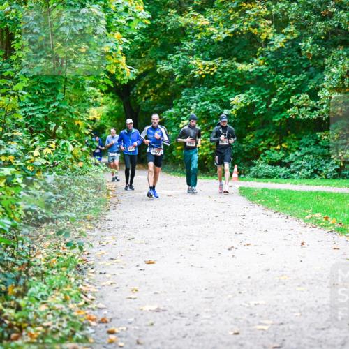 12.10.2025 - Bramfelder Halbmarathon 2025 Dr. Thomas Lammeyer http://msf.ph/oto/9358350 12.10.2025 11:04:07 Laufen 2676, 2891, 2363, 26721 meine-sportfotos.de