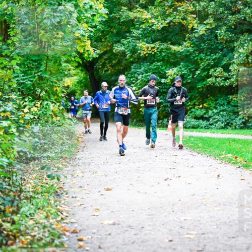 12.10.2025 - Bramfelder Halbmarathon 2025 Dr. Thomas Lammeyer http://msf.ph/oto/9358356 12.10.2025 11:04:08 Laufen 2891, 2676, 2363, 25, 2672 meine-sportfotos.de