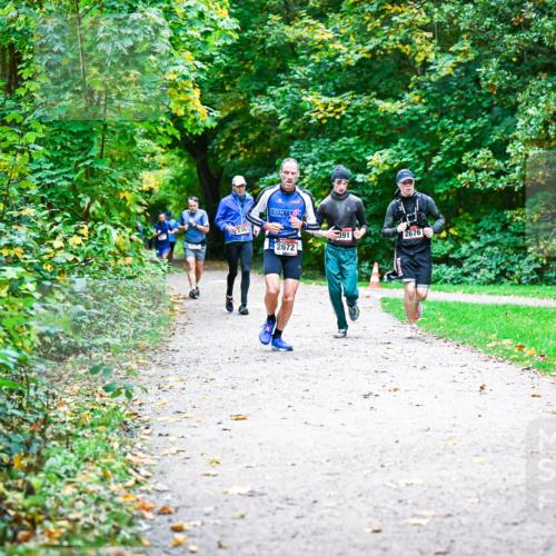 12.10.2025 - Bramfelder Halbmarathon 2025 Dr. Thomas Lammeyer http://msf.ph/oto/9358360 12.10.2025 11:04:09 Laufen 2672, 391, 2676 meine-sportfotos.de