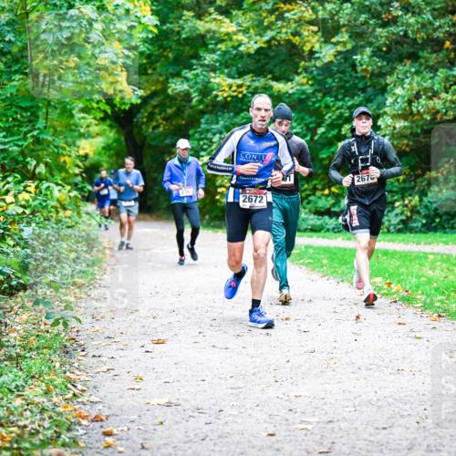 12.10.2025 - Bramfelder Halbmarathon 2025 Dr. Thomas Lammeyer http://msf.ph/oto/9358366 12.10.2025 11:04:10 Laufen 2363, 2672, 0, 2675 meine-sportfotos.de